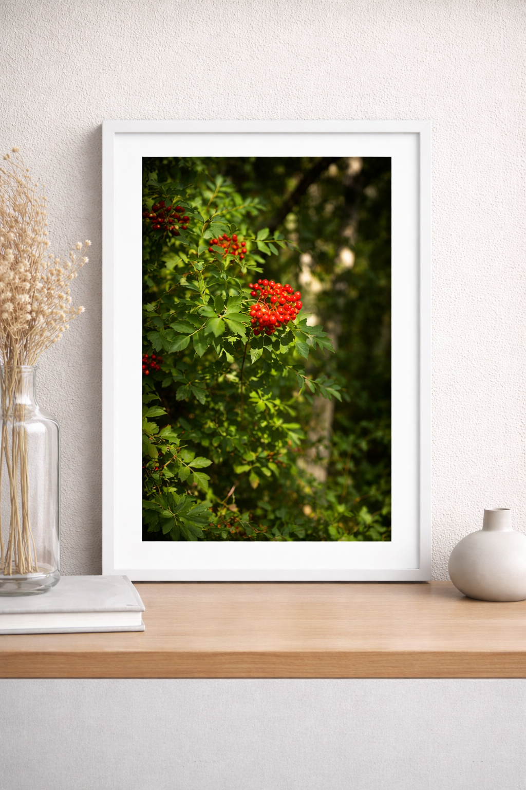 Røde bær i skoven – natur plakat